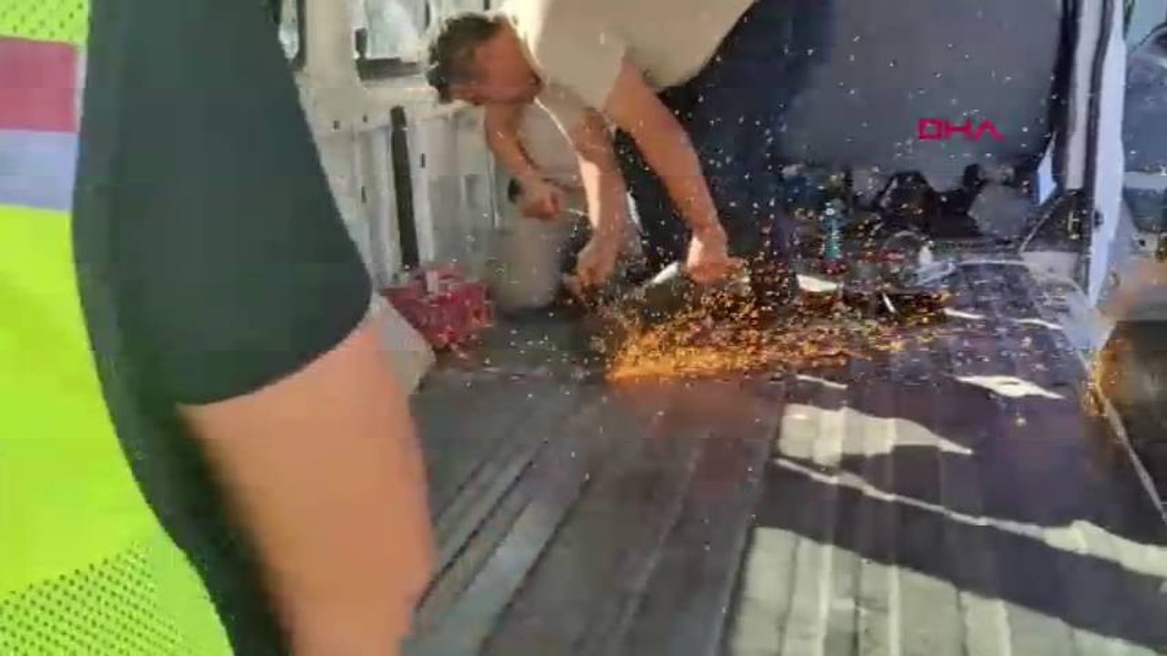 Minibüsteki zulada kaçak sigara ele geçirildi