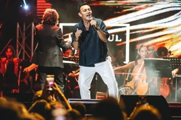 İlk Türk şarkıcı oldu: Mustafa Sandal’a İngiltere’...