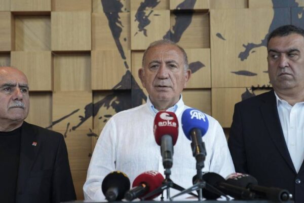 Gürsel Tekin’den ‘figüran’ açıkl...